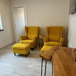 Εξοχικό σπίτι Hillside House & *