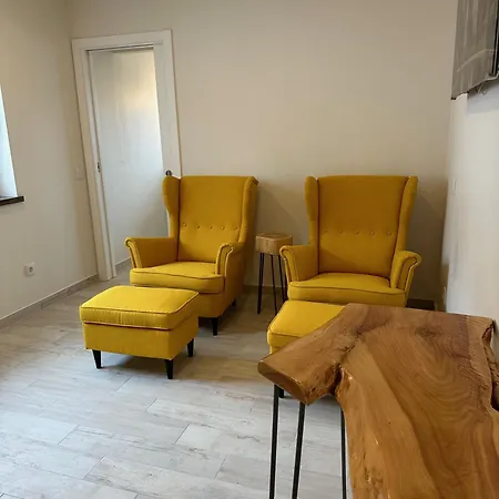 Landhaus Hillside House & *