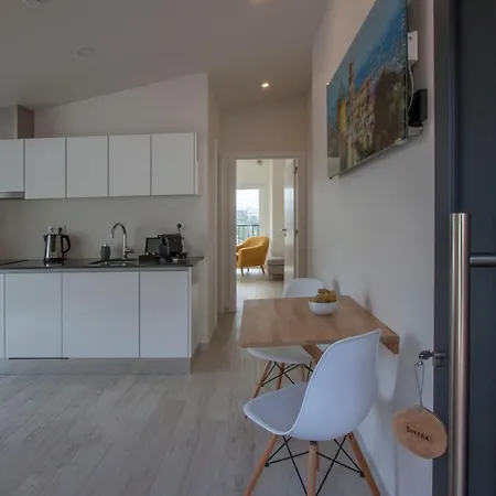Landsted Hillside House *