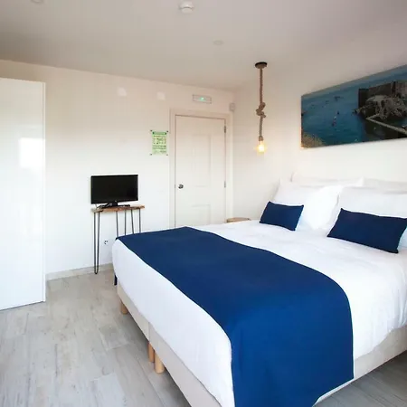 Casa rural Hillside House & *