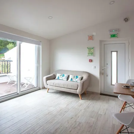 Casa rural Hillside House & *