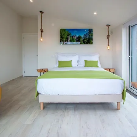 Casa rural Hillside House & *