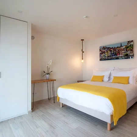 Casa rural Hillside House & *