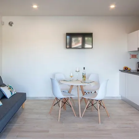 Hillside House Residence
