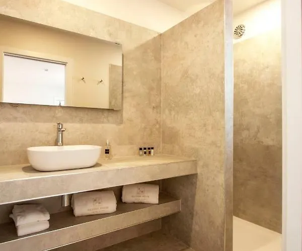 Casa de Campo Hillside House & *